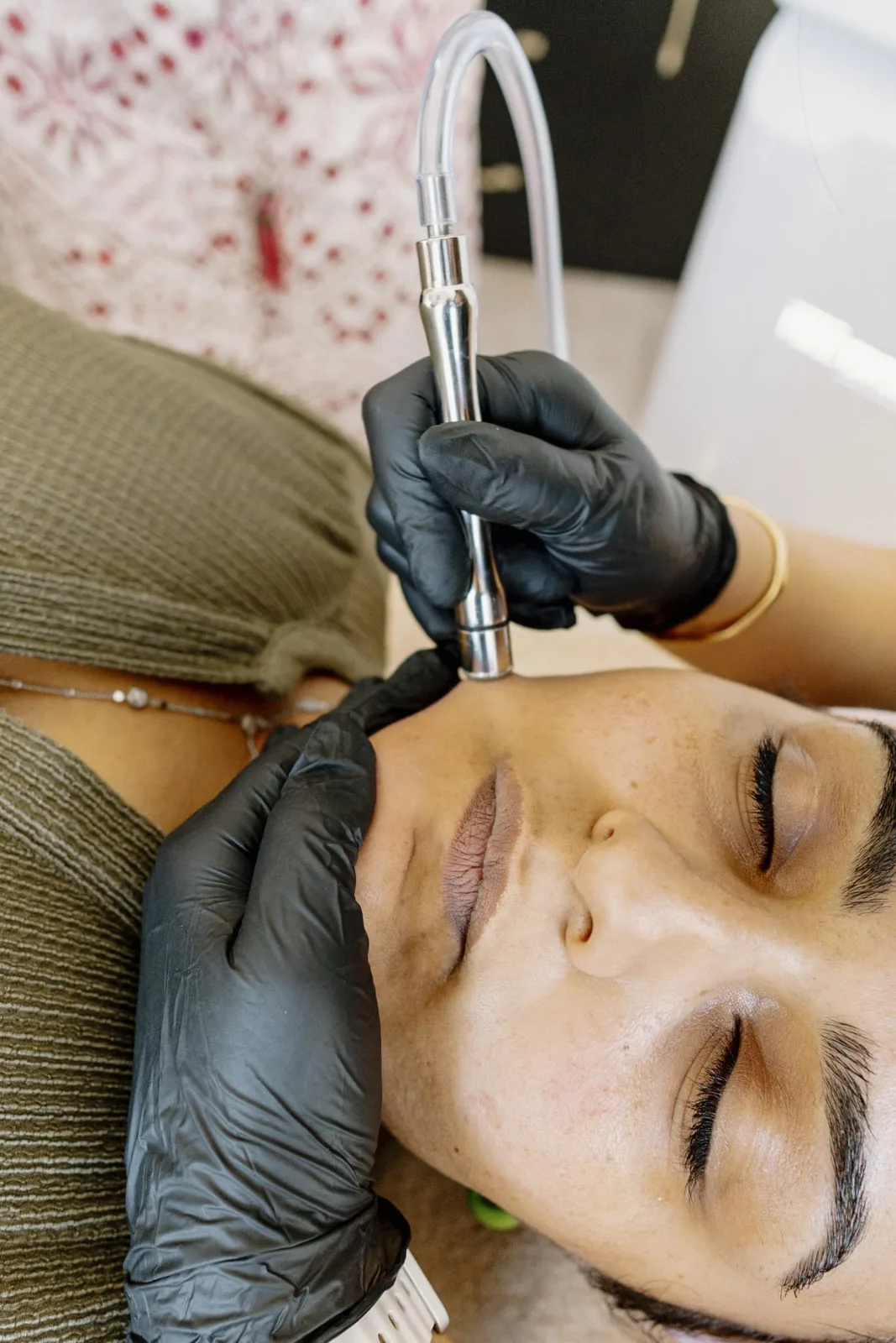 Deep-cleansing facial treatment performed with a precision handpiece